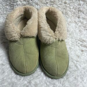 Tamarac leather suede mintGreen sleepers beige shearling lining rubber soles SZ9